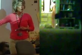 A srácok keményen megbasznak a milf sex filmek jó ívű csinos lányok.