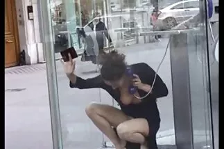 Egy kedves csaj mature szex videó megszívott egy félénk embert.