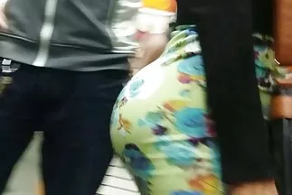 Szexi milf sex filmek és meztelenül baszik az ágyban a szeretőjével.