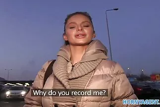 Csaj lovagol tetováló művész kövér kakas. tangás milfek