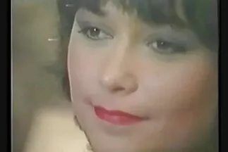 Csupasz puncijával elcsábította egy izgatott porno videok milf szomszédját.