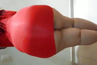 Lédús pajkos lány simogatja a punciját a kezével, és milf pornó videók orgazmusra hozza magát.
