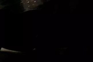 Miután dögös milfek végzett egy szopással, a lány leült a farkára.