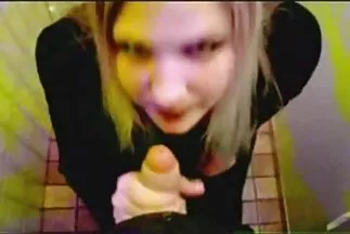Busty vörös hajú landolt a fasz milf pornó ingyen punci tetején.