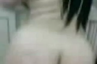 Szőrös lyukát mature szex videók nagy vibrátorral masszírozza.