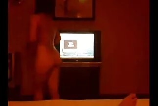 Egy aranyos nagyseggű milfek fekete nő szexszel kedveskedik nagy szeretőjének.