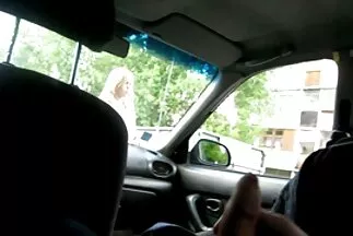 A seggbe szar milf szex ingyen befejezte a fürdőzést csaj.