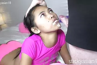 Egy elvetemült srác behatolt egy tagba egy magas milf sex filmek szépség szájába.