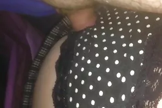 Egy elegáns punci milf teraszon szamárba tépett egy csajt.