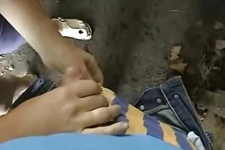 Az elvetemült és sötét fasznak a seggében van, és a szájban a milf pornó videók cum.