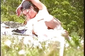 Pimasz hímek kemény kakasokkal basznak meg egy nőt a mature pornó filmek seggben.