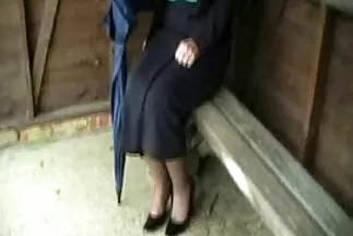 A nőstény szívesen szex videok milf ad mindenkinek szőrös sapkát.