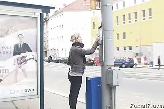 Teljesen, milf mostoha két szépség egy fekete emberrel dumál.