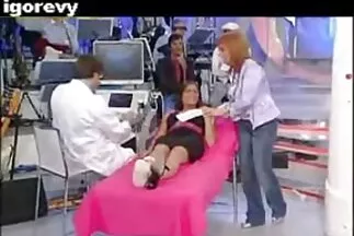 Fiatal mostohalány leszívja kanos sexy anyukak mostohaapa nagy csavarját.