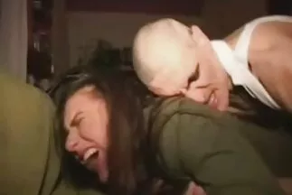 A sexehes anyukak behatolás után a partner hason végzett a nővel.