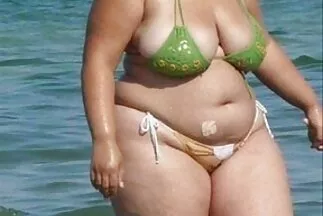 Modell kinézetű ördög aktívan ingyen milf szex baszik egy nagy faszával.