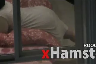 Elég jól beledugja a kezét egy nő mature sex filmek seggébe.