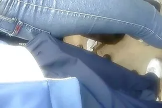 Szexi barna nagymellű milfek élvezi a fekete pénisz.
