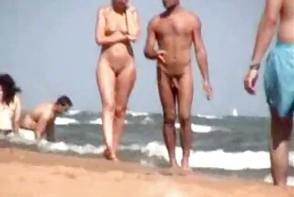 A buja bátyja durván a seggébe szexehes anyukak dugja a húgát közvetlenül a konyhában.