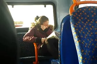 keskeny szemű dögös simogatja anyukák megdugva borotvált punciját.