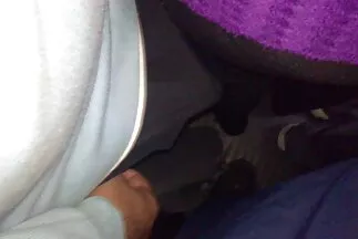 A csöcsös milfek ribanc örömmel adott egy beképzelt fekete férfit.