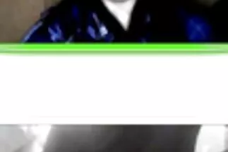 Egy férfi kibaszott legjobb milf szex egy kurvát egy működő nedves hüvelyben.