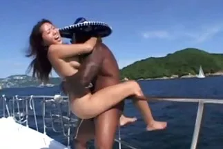 Eric Lewis egy diákorgiában több sexy anyukak lányt megbasz.