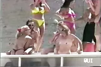 A srácok egy faszot szúrnak a seggébe mature sex filmek egy menő lánynak.