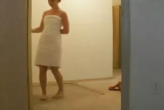Megalázott felszarvazott anyuci megdugva nyal a szamár fekete fallosz után.