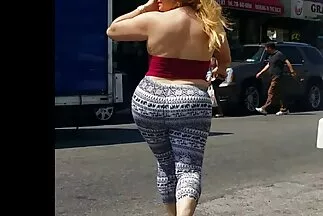 Curvy szereti a szexet kézimunka után fekete férfiakkal. csöcsös milfek