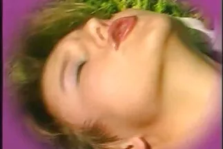 Gátlástalan hercegnő ugrál szőrös puncival a mature pornó filmek kakasokon.